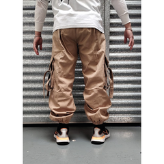 Pantalon cargo ancho con tiras beige oscuro en internet