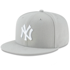 Gorra Visera Plana Cerrada MLB Importada - KITCH TECH