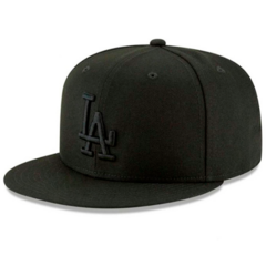 Gorra Visera Plana Cerrada MLB Importada - KITCH TECH