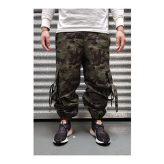 Pantalon cargo ancho con tiras camuflado militar