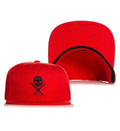 GORRA BADGE FITTED HAT - SCARLET