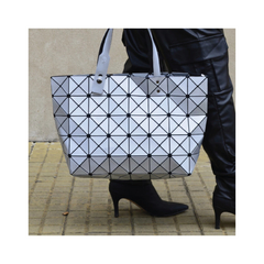 Cartera Geometrica Brillante Ultra Light Importada Plateada - comprar online