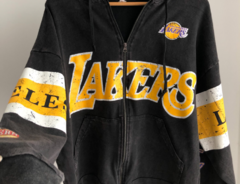 Buzo Lakers Lavado Oscuro en internet