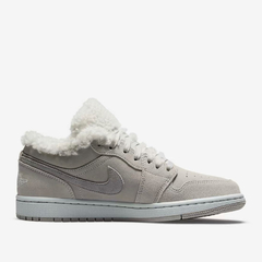 Jordan 1 Low SE Sherpa Fleece (W) 12us / 43arg (28cm) U$D300 - KITCH TECH