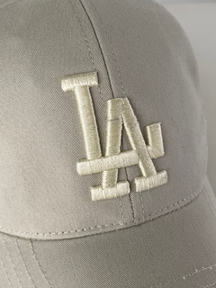 Gorra vicera Curva Los Angeles Beige Total - comprar online