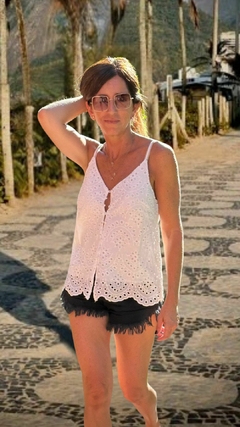 MUSCULOSA BRODERIE BOTONES BLANCA - El Almacén de Totó® | #Inspirando mujeres 