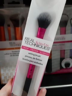 Brocha Polvo Iluminador Setting Brush Real Techniques 1413 - tienda online