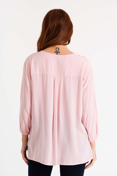 25553 blusa voile rayon liso con botones en internet