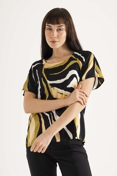 25511 blusa saten estampada, mangas con tajito - comprar online