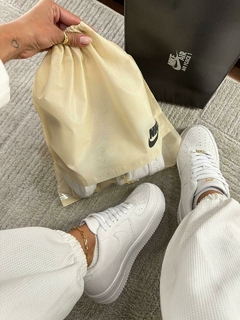 TÊNIS NIKE AIR FORCE DE CORRENTE PREMIUM - Sandra Hilario Multimarcas