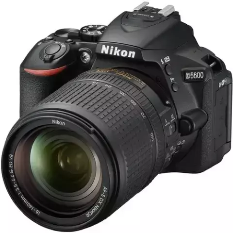 Câmera Nikon D5600 Com Lente Af-s Dx Nikkor 18-140mm F/3.5-5.6g Ed Vr