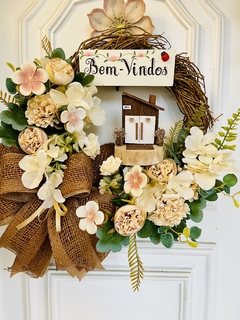 Guirlanda Bem-Vindos Flores Do Campo 39cm c/ casinha - comprar online