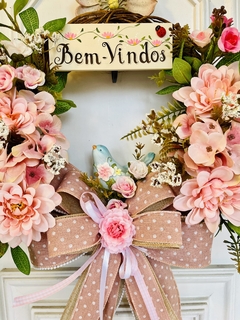 Guirlanda Bem-Vindos Flores Do Campo 39cm C/ Passarinho - Decora Encanta 