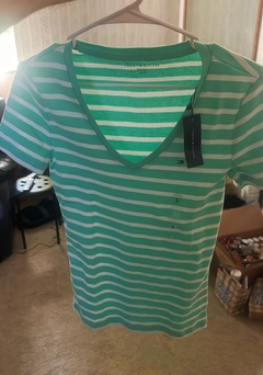 Camiseta Tommy Hilfiger Feminina Listras Verde - Gola V - comprar online