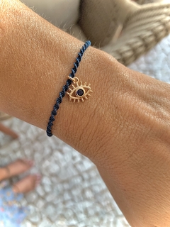 Pulseira Macramê Fio de Algodão c/ Pingente Olho c/ Zircônia Azul Marinho - Banhada à Ouro - comprar online