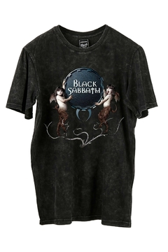 Remera Black Sabbath FRENTE y ESPALDA (Nevada, Negra o Blanca) - Whisky N' Dust