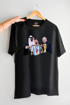 Remera Messi y el Jeque (Nevada,Negra o Blanca) - comprar online
