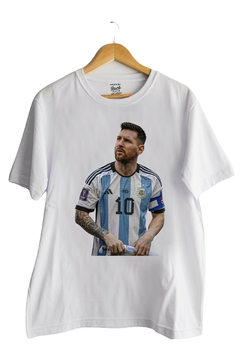Remera Messi Capitan (Nevada,Negra o Blanca) en internet