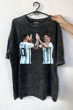 Remera Messi - Julian ' Choque de manos (Nevada o Negra)