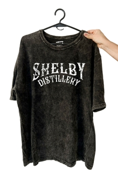 Remera Shelby Distillery - Peaky Blinders (Nevada, Negra o Blanca)