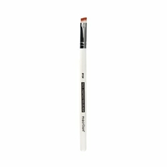 Professional beveled W104 brush to outline Macrilan – W Line