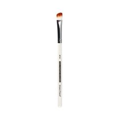 Professional beveled W110 brush for eyeshadow