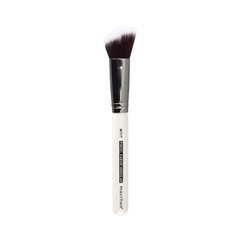 W117 professional angled kabuki brush