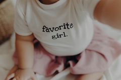 T-shirt favorite girl na internet