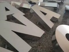 LETRAS EM AÇO INOX PARA COMPLEMENTO DE IDENTIFICAÇÃO DE IMÓVEL