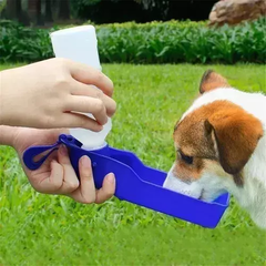 botella de agua con plato para mascotas