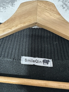 Casaco Tricô Preto Smile Qin na internet