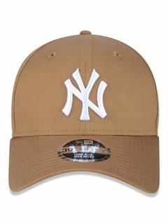 BONE NEW ERA FECHADO HC 3930 WHITE ON WHEAT NEYYAN MBV17BON206