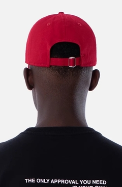 BONE DAD HAT APPROVE X NEW ERA CLASSIC VERMELHO E BRANCO V2 -  Hipster Store - Street Wear e Sneakers 