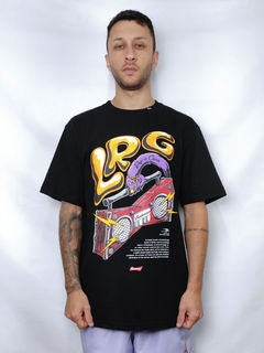 CAMISETA LRG RIC X BUD STEREO PRETO