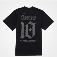 Camiseta Nephew 10 F*ckng Years Preto - comprar online