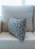 Almofada em Jacquard Decore Azul & Branco Retangular - Cazachic | Almofadas Exclusivas