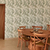 Sala de jantar decorada com Papel de Parede Folhagem Verde com fundo Off-White - Coleção Ambiance - 10 metros | 29403 | Cola Grátis - Ciça Braga