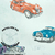 Papel de Parede Carros Antigos Azul e Colorido com Leve Brilho - Coleção Yoyo 2 Kantai 203001 | 10 metros | Cola Grátis - Ciça Braga