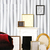 Ambiente decorado com o Papel de Parede Listrado Cinza e Branco Brilho - Coleção Classic Stripes - 10 metros | 889099 - Ciça Braga