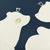 Detalhes do Contorno com Brilho Metálico do Papel de Parede Infantil Urso Polar Azul Marinho - Coleção Fofura Baby 4001 | 10 metros | Cola Grátis - Ciça Braga