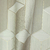 Brilho do Papel de Parede 3D Geométrico Bege Acinzentado com Fio Dourado - Coleção White Swan Kantai 101703 | 10 metros | Cola Grátis - Ciça Braga