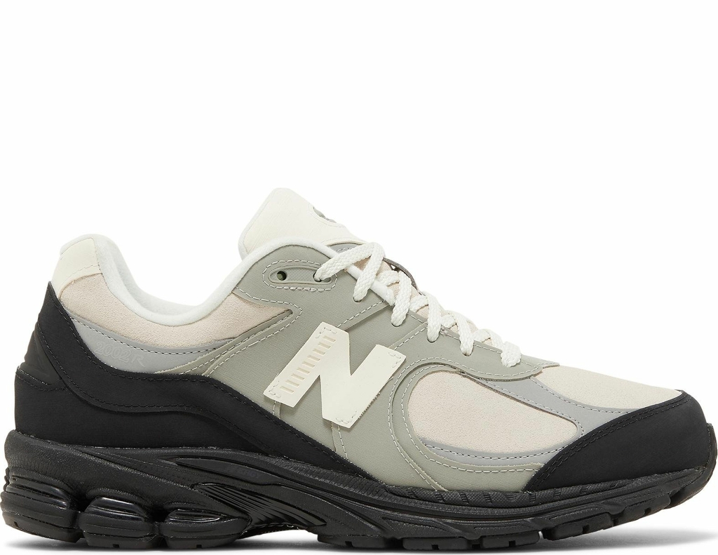 T nis New Balance The Basement x 2002R Stone Grey M2002RBA