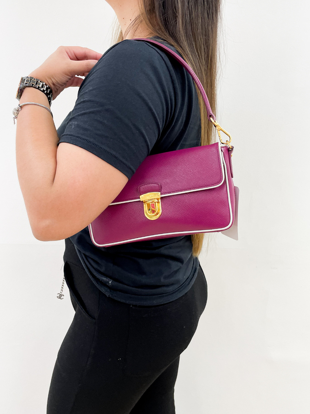 Bolsa baguette prada sale