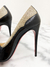 Imagem do Scarpin Louboutin Glitters Preto e Dourado 35Br