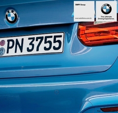 Imagem do Emblema Simbolo Traseira 74mm BMW Serie 3 (E90) 316i 318i 320i 323i 325i 328i M3 2009 2010 2011 2012 +Buchas Original na Caixa