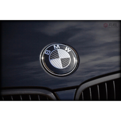 Kit Emblema Fibra Carbono Real BMW 120i 120i 130i 135i Capo Traseira Volante - loja online