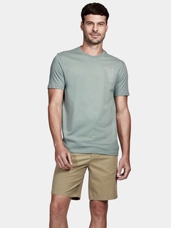 Camiseta Aramis Espelhado Outline Verde Eucalipto