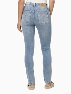 CALÇA FEMININA SLIM CALVIN KLEIN AZUL CLARO - comprar online