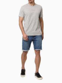 Camiseta de Algodão Estampa Logo Centralizado Calvin Klein Jeans Cinza - comprar online