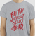 Camiseta Faiyh Deeds - cor coral - loja online